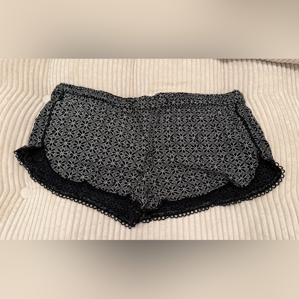 Old Navy Pull On Casual Shorts. 
Women’s Size Small.